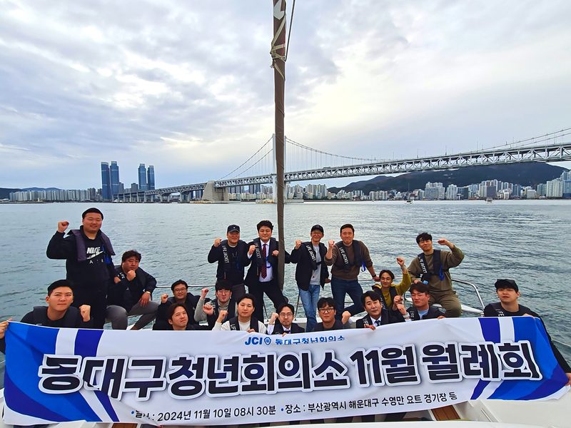 Guests holding a banner for a group photo on the yacht