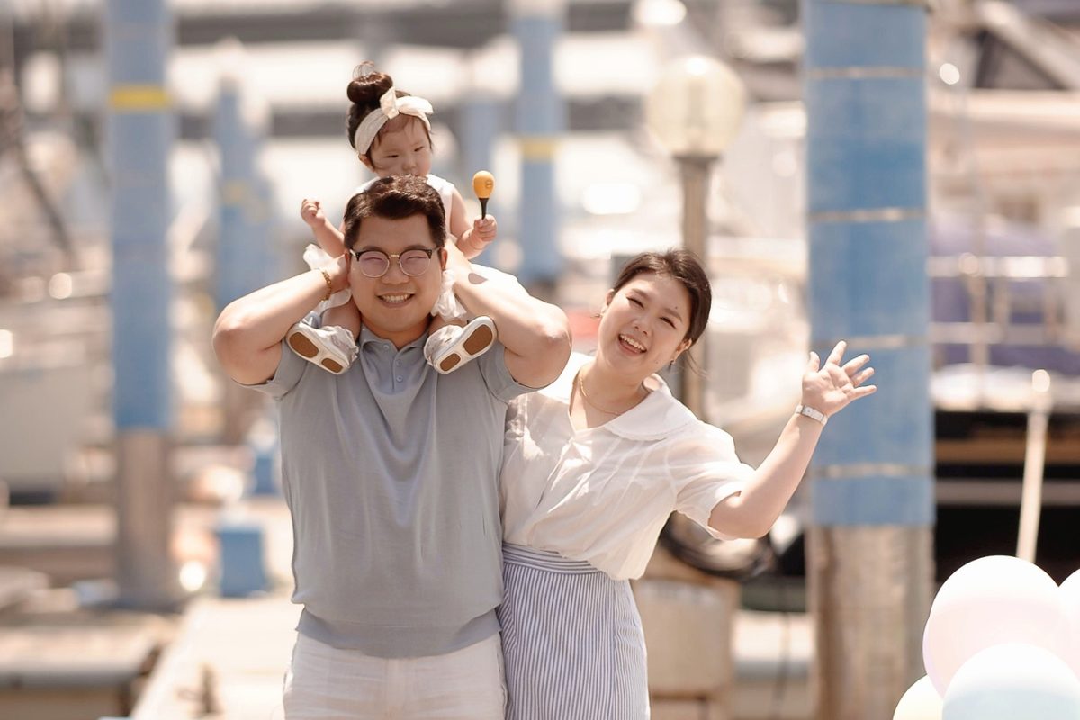 Family taking a souvenir photo at the yacht pier