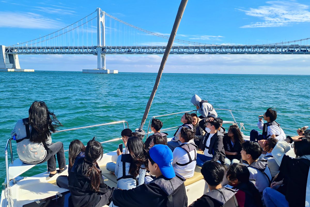 Guests sitting on deck looking at Gwangan Bridge